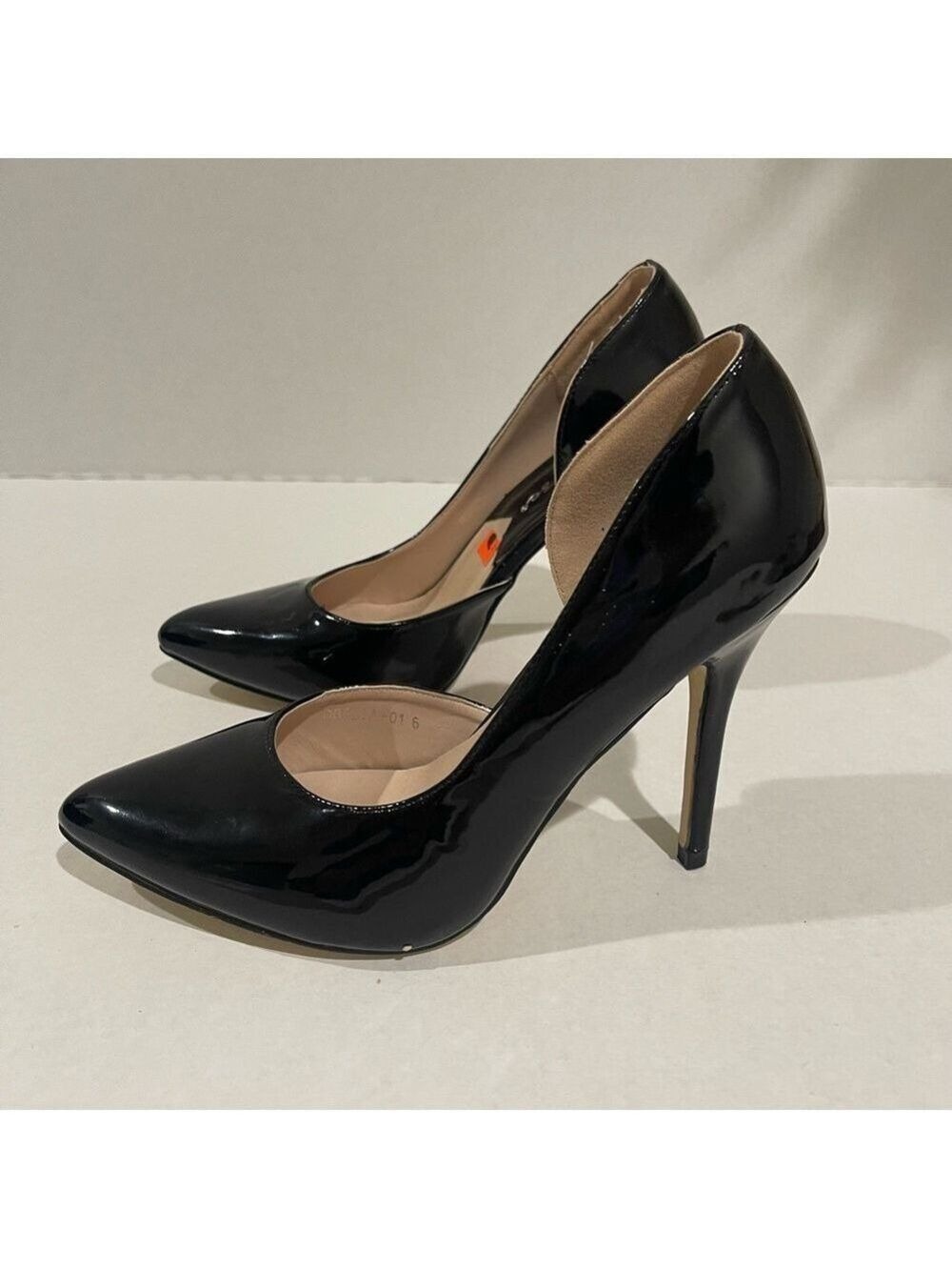 Women’s Reeneze Black Pointy High Heels Pumps Size 6 US! - Picture 3 of 6
